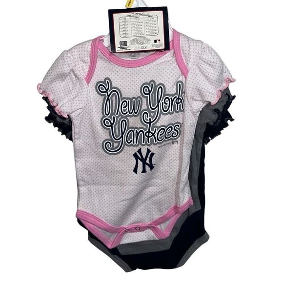 MLB New York Yankees 3-6M 3 piece Onesie set NWT - Picture 2 of 7